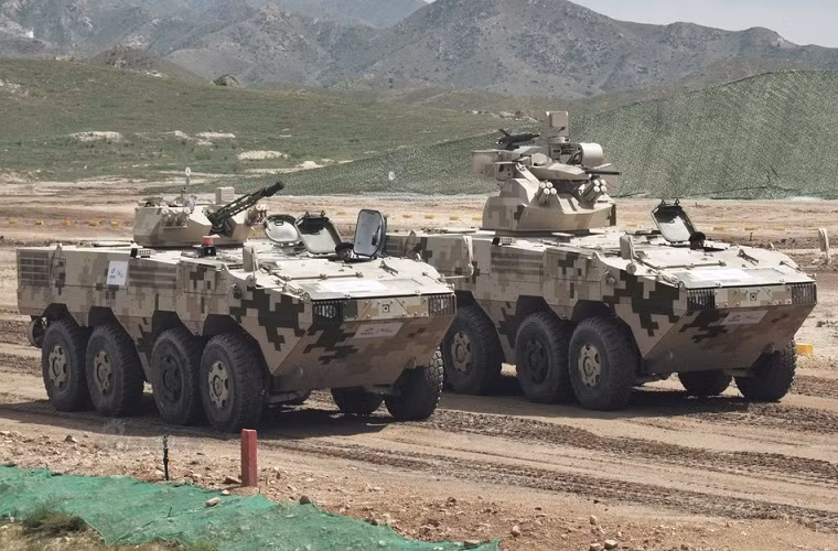 Cuộc triển lãm trên của Norinco, cũng có tên gọi chính thức là Norinco Armour Day 2017 là nơi tập đoàn này phổ diễn sức mạnh của các loại phương tiện thiết giáp cùng các hệ thống hỗ trợ tác chiến trên bộ, trên không và cả trên biển do Norinco phát triển. Kèm theo đó là các loại vũ khí hiện đại khác cũng được mang tới triển lãm. Nguồn ảnh: Sina.