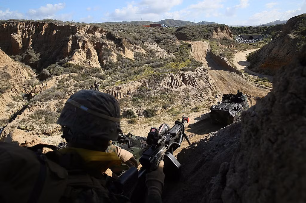 Huấn luyện tác chiến phối hợp giữa lực lượng xe thiết giáp và bộ binh tại một căn cứ trên nước Mỹ. Nguồn ảnh: Chosul.