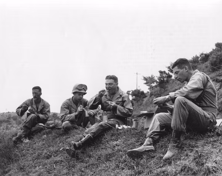 Với cường độ hành quân và tạng người của lính Mỹ, mỗi ngày binh lính Mỹ cần nạp vào cơ thể tối thiểu 6000 kcal, nhiều gấp rưỡi một người bình thường. Nguồn ảnh: Spi.