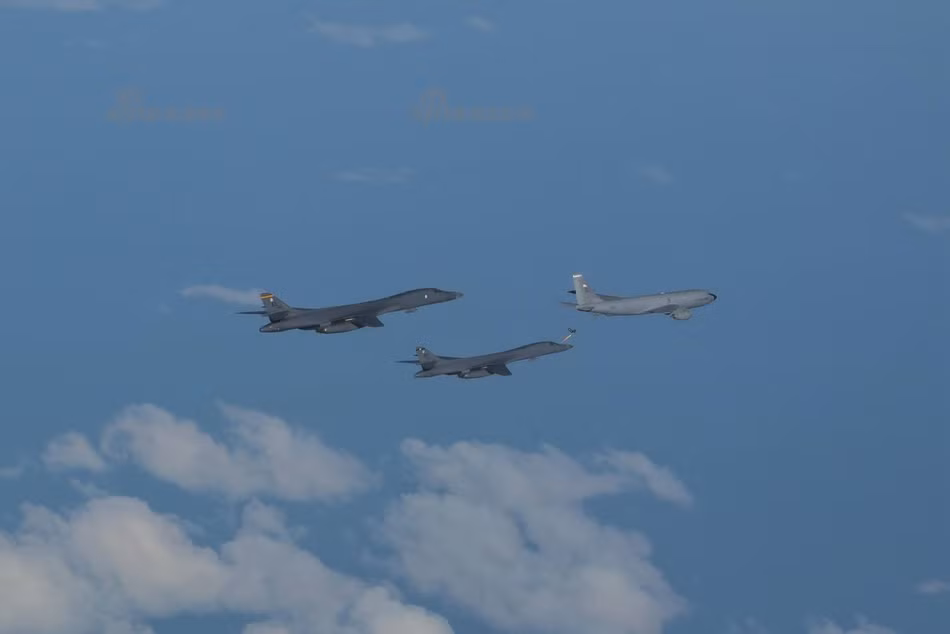 Chiếc B-1B có lượng nhiên liệu tối đa 38.000 lít cung cấp bán kính chiến đấu khoảng 5.500 km và tầm hoạt động tối đa 12.000 km kèm theo đó là trần bay 18.000 mét. Nguồn ảnh: Sina.