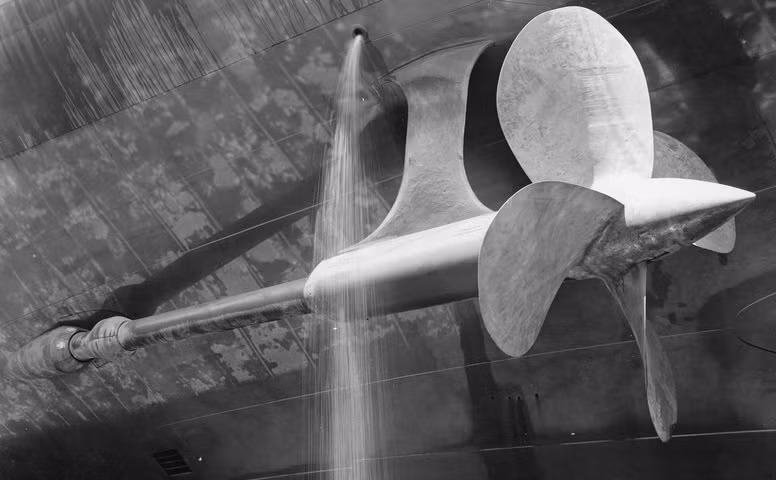 USS Missouri (BB-63) là thiết giáp hạm cuối cùng của Hải quân Mỹ được đặt hàng đóng mới từ năm 1940 và chính thức nhập biên chế vào năm 1944. Trở thành một trong những chiến hạm chủ lực của Mỹ trong Chiến tranh Thế giới thứ hai. Nguồn ảnh: War History Online.