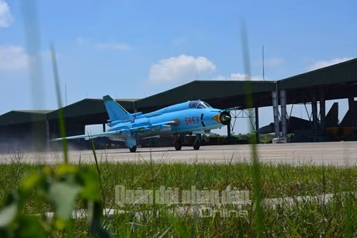 Những ngày trung tuần tháng 8/2017, Quân chủng Phòng không- Không quân tổ chức hội thao với khoa mục bay bắn, ném bom mặt đất, dành cho phi công chiến đấu cấp phi đội trở lên trong toàn lực lượng không quân.