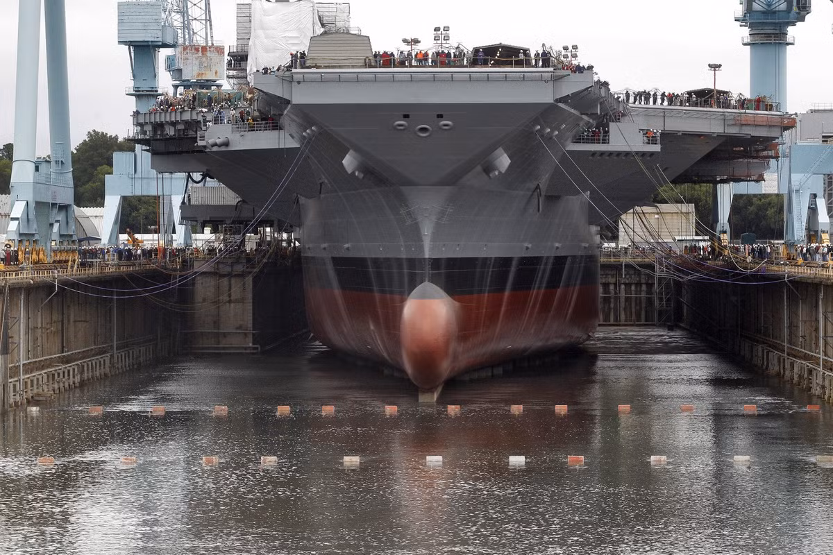 Được Hải quân Mỹ đặt hàng đóng mới từ năm 2008, tới năm 2017 tàu sân bay USS Gerald R. Ford mới chính thức được hoàn thiện và đưa vào chạy thử trước khi được nhập biên chế lực lượng Hải quân Mỹ. Nguồn ảnh: War.