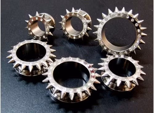 Kinh hai nhung vanh tai bien dang vi thu choi nong tai-Hinh-8