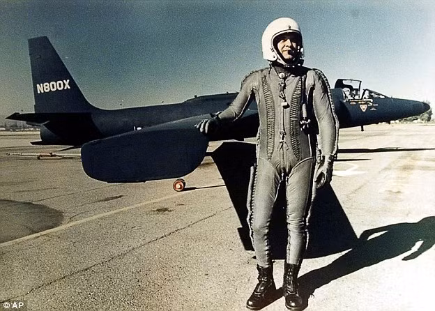 Khi Mỹ đang kêu gào về việc U-2 chỉ là một chiếc máy bay khí tượng thì Gary Powers được Liên Xô đưa lên truyền hình để phát biểu về việc... thực hiện một nhiệm vụ do thám Liên Xô theo chỉ thị của Quân đội Mỹ. Điều này không khác nào một "cái vả" thẳng vào mặt Lầu Năm Góc và Nhà Trắng. Nguồn ảnh: DM.