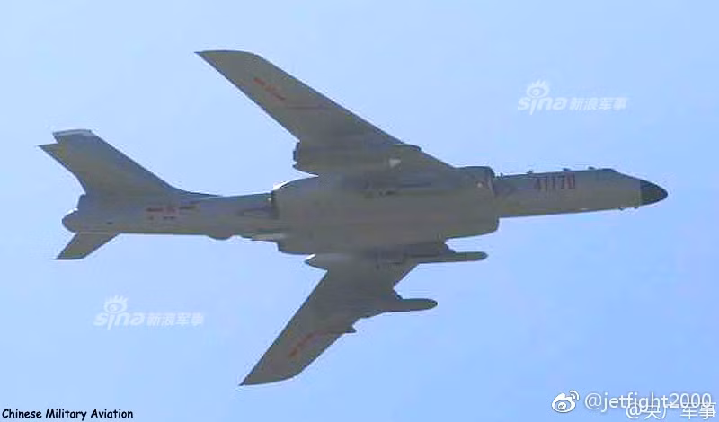 CJ-20 là biến thể triển khai trên không của CJ-10, và là một trong nhữngvũ khí tiêu chuẩn trên máy bay ném bom chiến lược H-6K của Trung Quốc. Bản thân H-6 là dòng máy bay ném bom được Trung Quốc phát triển dựa trên phiên bản Tu-16 của Liên Xô cũ trước đây, H-6K chính là phiên bản hiện đại nhất trong dòng này. Nguồn ảnh: Sina.