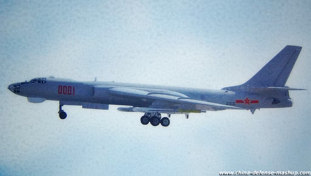 Tên lửa CJ-10 có tầm bắn tối đa tới hơn 1500 km, có khả năng mang theo đầu đạn nặng tới 500 kg. Việc mang theo được đầu đạn nặng 500 kg đã để ngỏ khả năng mẫu tên lửa hành trình này có khả năng triển khai vũ khí hạt nhân chiến thuật, vốn luôn là thứ Trung Quốc cần đến để hoàn thiện bộ ba răn đe hạt nhân. Với khả năng trên CJ-10 sở hữu sức mạnh không hề thua kém Tomahawk của Mỹ hay Kalibr của Nga. Nguồn ảnh: Sina.