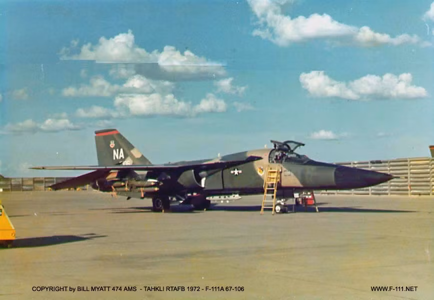 Giống như mọi vũ khí hiện đại nhất của Mỹ được sản xuất vào thời điểm những năm 60 của thế kỷ trước, F-111 cánh cụp cánh xòe cũng được mang tới Việt Nam để thử lửa. Đây cũng chính là chiếc máy bay cánh cụp cánh xòe được mang đi thực chiến nhiều nhất. Nguồn ảnh: F111.