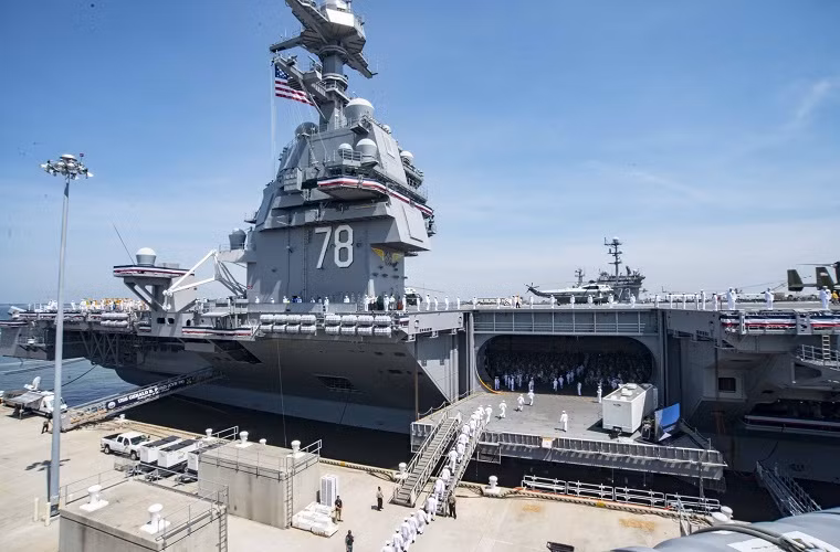 Hàng không mẫu hạm USS Gerald R. Ford có chiều dài 337 mét, lườn rộng 78 mét và có chiều cao khoảng 76 mét. USS Gerald R. Ford có tổng cộng tầng, sử dụng một động cơ hạt nhân cho phép nó hoạt động được khoảng 25 năm liên tục không nghỉ. Nguồn ảnh: Diseno.