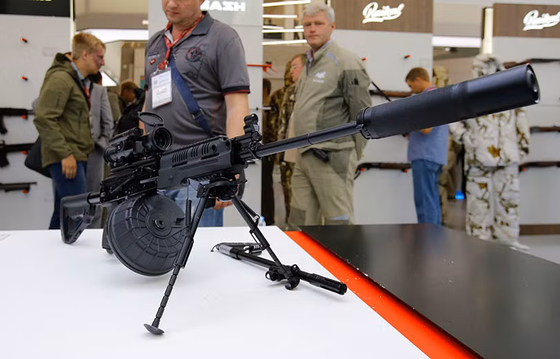 Ngoài hộp tiếp đạn 100 viên, khẩu súng này cũng có thể sử dụng hộp tiếp đạn 30 viên của khẩu súng trường tấn công AK-12. Nguồn ảnh: Kalashnikov.