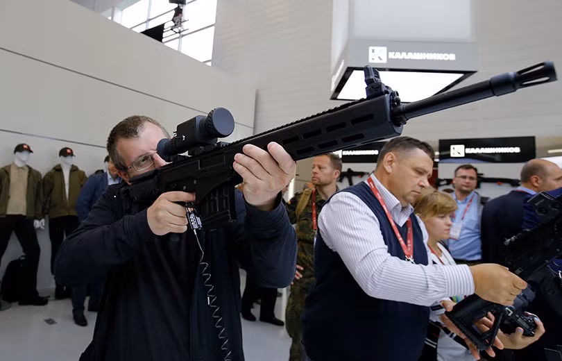 Đây là một trong những khẩu súng bắn tỉa tiên tiến nhất của Kalashnikov, nó sử dụng cỡ đạn 7,62x54R và có khả năng bắn bán tự động. Nguồn ảnh: Kalashnikov.