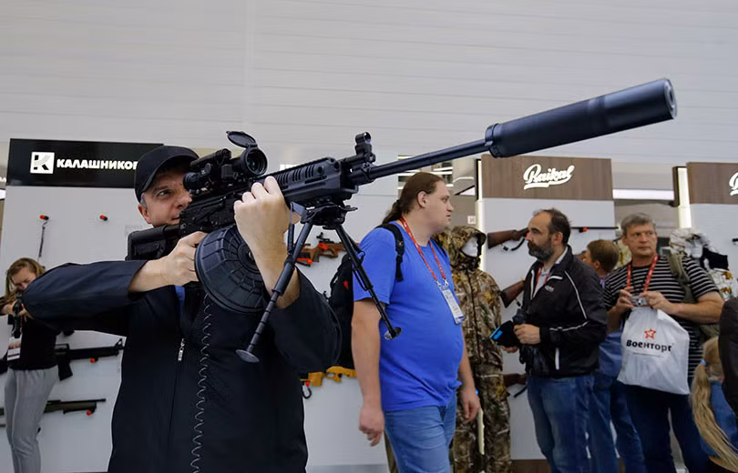 Trung liên RPK-16 sử dụng cỡ đạn 5,45mm với hộp tiếp đạn 100 viên cũng là một trong những ứng cử viên sáng giá tại triển lãm năm nay. Nếu được Bộ Quốc phòng Nga lựa chọn RPK-16 sẽ là dòng súng máy tiêu chuẩn tiếp theo của Quân đội Nga Nguồn ảnh: Kalashnikov.