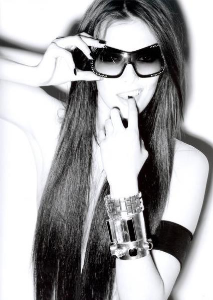 Luôn xuất hiện trước truyền thông bằng phong cách thời trang sành điệu, cá tính, nhiều cô gái không khỏi xuýt xoa trước những món đồ hàng hiệu đắt tiền mà nữ MC đầu tư.