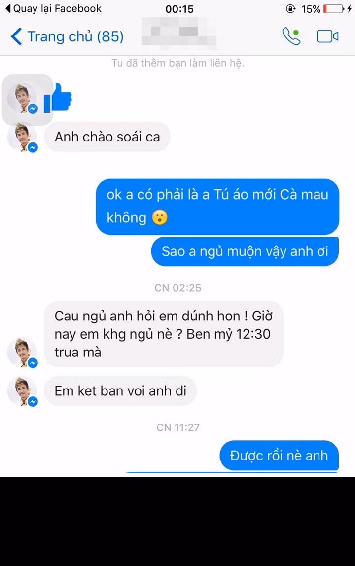 Chàng trai trẻ tên Bùi Tùng, là người trước đây cũng từng gây nhiều chú ý với cộng đồng mạng Việt đã chia sẻ trên trang cá nhân của câu chuyện anh bị chính thánh "Áo mới Cà Mau" Tuấn Tú gạ gẫm, đòi xem ảnh chụp cơ thể. Để làm chứng cho những điều mình nói, Bùi Tung tiết lộ một loạt ảnh chụp tin nhắn giữa anh và người sử dụng tài khoản Facebook "Tu T Tran", được cho là ca sĩ Tuấn Tú. Theo đó, Tuấn Tú là người đã chủ động làm quen, xin kết bạn với Bùi Tùng, sau đó bắt đầu buông lời gạ gẫm.