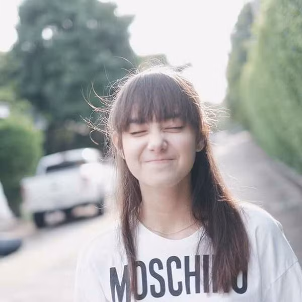 Hiện tại, Marisa Kaapro đang sở hữu đến 107 nghìn lượt người theo dõi trên Instagram và hàng chục nghìn người trên Facebook và Twitter. Mỗi bức ảnh của cô nàng hot teen đăng đàn đều nhận được hàng nghìn lượt thích từ dân mạng.