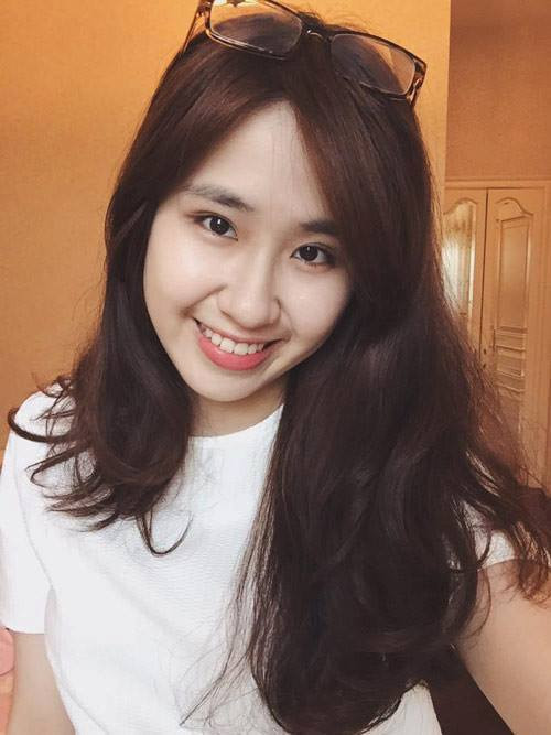 Được bạn bè yêu mến nhờ gương mặt hài hòa, nụ cười ngọt ngào và tính cách hòa đồng, thân thiện. Ngọc Mai thường xuyên làm MC cho các chương trình của trường lớp bởi khả năng hoạt ngôn và ngoại hình xinh xắn.