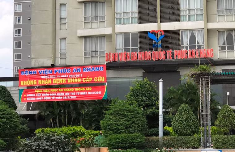 Sau công bố nói trên, từ những ngày giữa tháng 4, bệnh viện Quốc tế Phúc An Khang đã ngưng tiếp nhận cấp cứu, tiếp nhận bệnh nhân lưu trú. Và đến ngày 28/4 vừa qua, bệnh viện Phúc An Khang chính thức ngưng hoạt động.