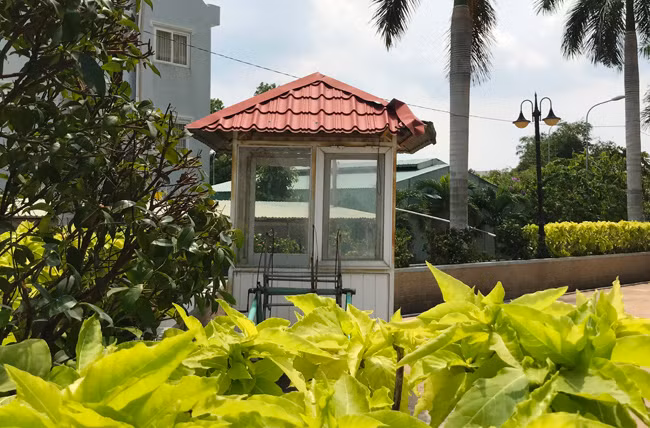 Bà Tăng Thị Hường, Giám đốc Bảo hiểm Xã hội Quận 2, khẳng định sẽ đảm bảo quyền lợi của người bệnh đã đăng ký thẻ bảo hiểm Bệnh viện Phúc An Khang theo quy định thông tuyến giữa các bệnh viện. Trong điều kiện người bệnh muốn đổi thẻ sang bệnh viện khác, có thể liên hệ tại Bảo hiểm xã hội quận 2 để được cấp đổi ngay.