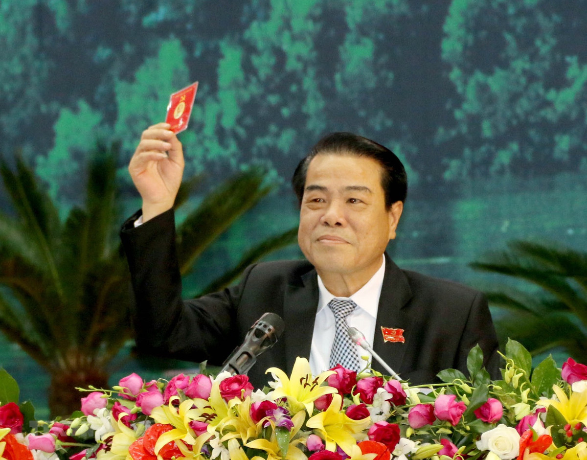  Ông Dương Thanh Bình, sinh năm 1961, quê Cà Mau. Tháng 7/2020, Bộ Chính trị điều động, phân công ông Bình về công tác tại Ủy ban Thường vụ Quốc hội và chỉ định tham gia làm Ủy viên Đảng đoàn Quốc hội khóa 14. Tại kỳ họp 9, Quốc hội khóa XIV đã bầu ông Bình làm Ủy viên Ban Thường vụ Quốc hội. Ông Bình là Ủy viên Trung ương Đảng, nguyên Bí thư Tỉnh ủy Cà Mau nhiệm kỳ 2015-2020.