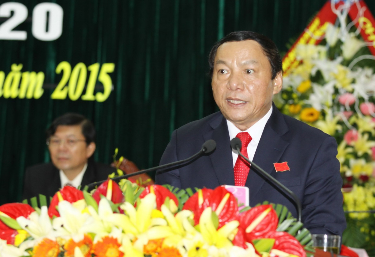  Ông Nguyễn Văn Hùng, sinh năm 1961, quê Quảng Trị. Tháng 7/2020, Thủ tướng điều động, bổ nhiệm ông Hùng làm Thứ trưởng Bộ Văn hóa, Thể thao và Du lịch. Ông Hùng là Ủy viên Trung ương Đảng, nguyên Bí thư Tỉnh ủy tỉnh Quảng Trị, nguyên Chủ tịch HĐND tỉnh Quảng Trị nhiệm kỳ 2015-2020. 