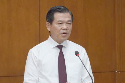  Ông Nguyễn Hồng Lĩnh, sinh năm 1964, quê Long An. Tháng 8/2020, Bộ Chính trị điều động, phân công ông Lĩnh giữ chức Phó Trưởng ban Dân vận Trung ương. Ông Lĩnh là Ủy viên Trung ương Đảng, nguyên Bí thư Tỉnh ủy Bà Rịa - Vũng Tàu, nguyên Chủ tịch HĐND tỉnh Bà Rịa - Vũng Tàu nhiệm kỳ 2015-2020. 