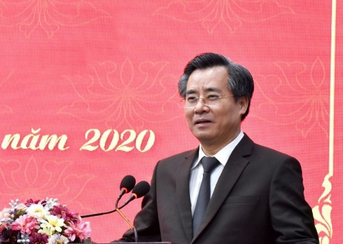  Ông Nguyễn Quang Dương, sinh năm 1962, quê Hà Nội. Tháng 7/2020, Bộ Chính Trị điều động, phân công ông Dương giữ chức Phó Trưởng Ban Tổ chức Trung ương. Ông Dương là Ủy viên Trung ương Đảng, nguyên Bí thư Tỉnh ủy Bạc Liêu nhiệm kỳ 2015-2020. 