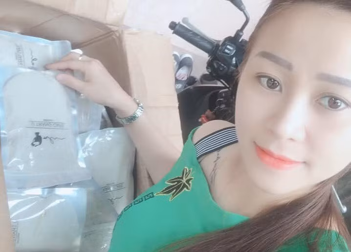 Về phía gia đình, ông Nguyễn Văn Sáng (bố cô giáo Tú Anh) cho biết, con gái ông đã về nhà lúc 2h sáng 2/10. Ông Sáng xin không chia sẻ gì thêm về vụ việc con gái ông mất tích mấy ngày qua. 