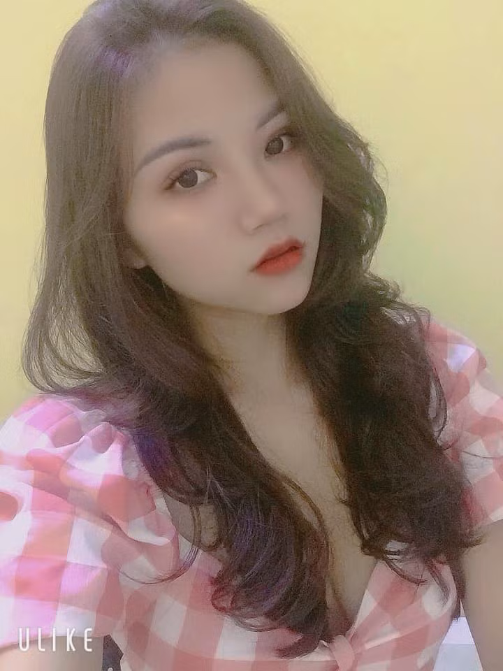 Theo đó, khoảng 21h ngày 3/10/2020, Phòng Cảnh sát hình sự Công an tỉnh Tuyên Quang phối hợp với Phòng 4, Cục Cảnh sát hình sự; Phòng Quản lý hành chính về TTXH Công an tỉnh và Công an thành phố Tuyên Quang phá đường dây gái gọi liên tỉnh.