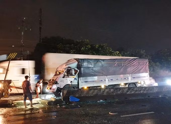 Video: Tai nan kinh hoang, 1 nguoi chet, 19 nguoi bi thuong-Hinh-2