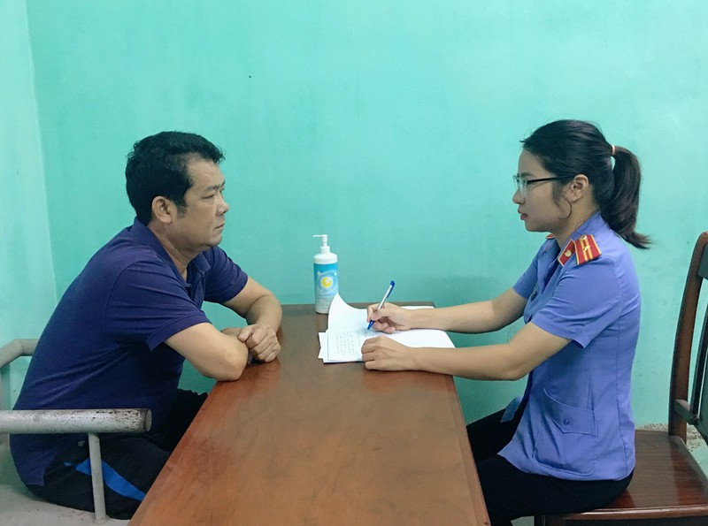  Giám đốc cầm súng dọa bắn tài xế xe tải: Ngày 6/10, VKSND TP Bắc Ninh (tỉnh Bắc Ninh) cho biết đã hoàn tất cáo trạng truy tố bị can Nguyễn Văn Sướng (52 tuổi, giám đốc Công ty TNHH Dịch vụ bảo vệ Hàm Long) về tội đe dọa giết người. 