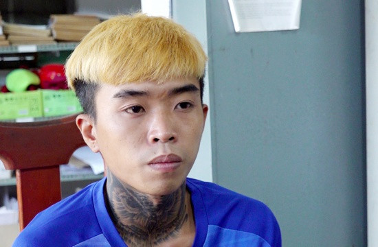  5. Tạm giữ hình sự đối tượng đưa bé gái 13 tuổi vào nhà nghỉ xâm hại: Ngày 3/10, Công an tỉnh An Giang đang tạm giữ hình sự Nguyễn Thành Long, sinh năm 2000, trú tại huyện An Phú để tiếp tục điều tra, làm rõ về hành vi “Giao cấu với người từ đủ 13 tuổi đến dưới 16 tuổi”. Trước đó, Thông qua mạng xã hội, Long làm quen với một bé gái mới 13 tuổi. Sau đó, đối tượng này đưa bé gái vào nhà nghỉ và về nhà để làm chuyện người lớn.