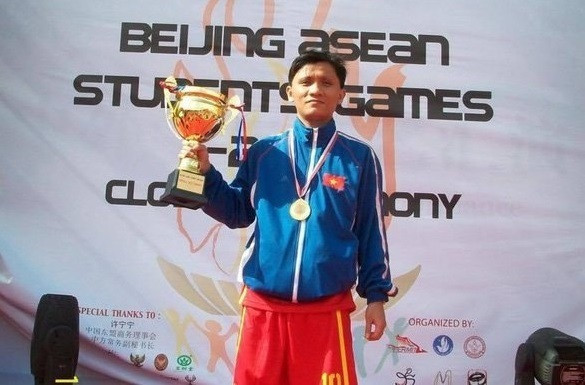  5. Giảng viên ĐH Tôn Đức Thắng bị khởi tố tội vu khống: Ngày 2/10, Công an tỉnh Đắk Lắk đã khởi tố bị can đối với Phạm Đình Quý (SN 1981, giảng viên Trường ĐH Tôn Đức Thắng, TP HCM). Bị can Qúy bị khởi tố vì đã có hành vi phát tán tài liệu nhằm hạ thấp uy tín, vu khống, xúc phạm danh dự, nhân phẩm của người khác. 