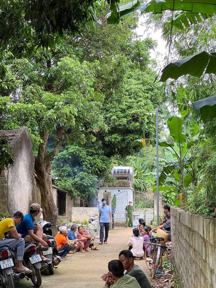 Nhận được tin, Công an huyện Hà Trung, cơ quan CSĐT và các phòng nghiệp vụ chức năng Công an tỉnh Thanh Hóa có mặt, khám nghiệm hiện trường, khám nghiệm tử thi, điều tra nguyên nhân.
