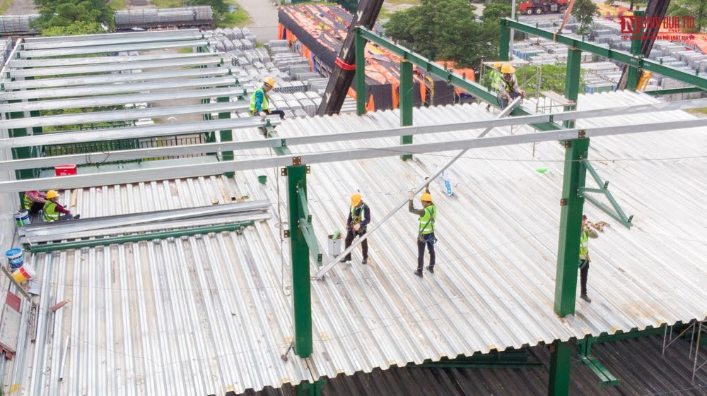 Đến nay các khu vực khán đài cuối cùng của trường đua cũng đang được gấp rút tháo dỡ.