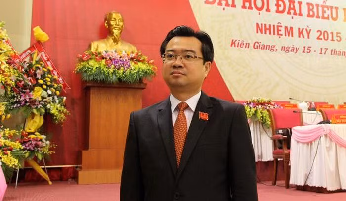 Năm 2008 - 11/2011 ông là Phó hiệu trưởng trường Đại học Kiến trúc TP.HCM.