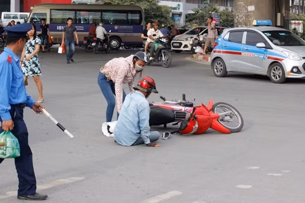 Tai nạn xảy ra do lái xe ôm đi nhanh.