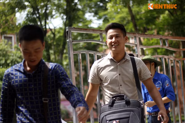 Những nụ cười rạng rỡ. Ảnh: Hưng Bùi.