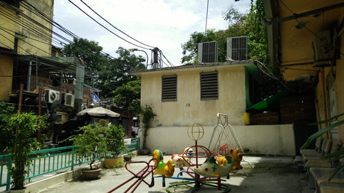 Được biết, trước đây, trạm biến áp này đã từng xảy ra tình trạng cháy nổ khiến người dân sống xung quanh khu vực vô cùng hoảng loạn. Trước tình trạng đang diễn ra, mong cơ quan chức năng sớm vào cuộc xử lý, đảm bảo an toàn tính mạng cho người dân.