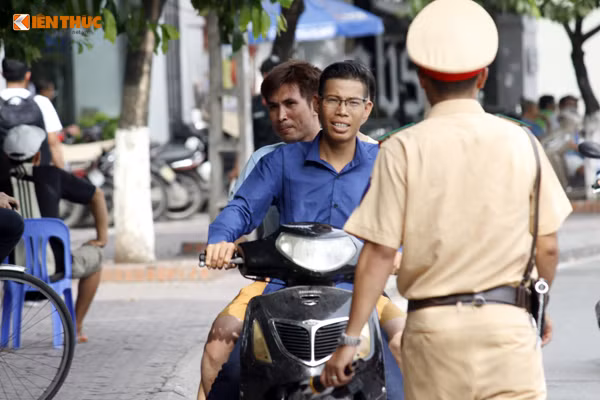 Các trường hợp người tham gia giao thông vi phạm sẽ được camera giám sát ghi lại, lực lượng công tác cũng kiên quyết xử lý nghiêm.