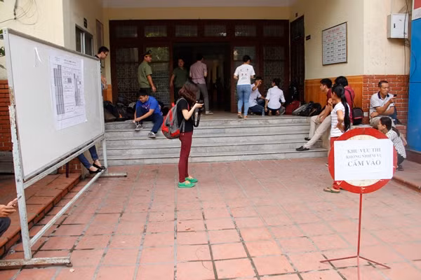 Khu vực thi trường ĐH Sư phạm. Ảnh: Hưng Bùi.