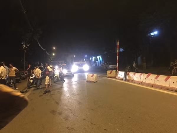 Xe sang tien ty dam sap bot bao ve, treo noc o to khac-Hinh-3