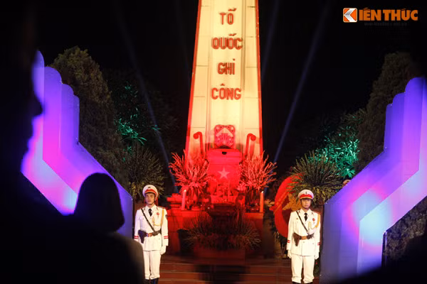 Sự kiện diễn ra tối 26/7. Đây là hoạt động vô cùng ý nghĩa của thế hệ trẻ nhằm bày tỏ lòng biết ơn vô hạn đối với các thế hệ anh hùng liệt sỹ đi trước đã chiến đấu, hy sinh vì sự nghiệp giải phóng dân tộc, thống nhất đất nước, xây dựng bảo vệ Tổ quốc Việt Nam.