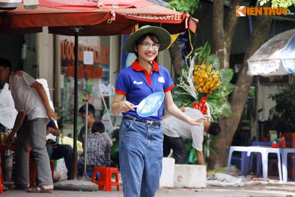 Luôn nở nụ cười rạng rỡ.