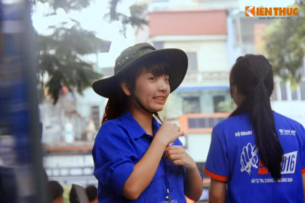 Gương mặt lém lỉnh và thân thiện.