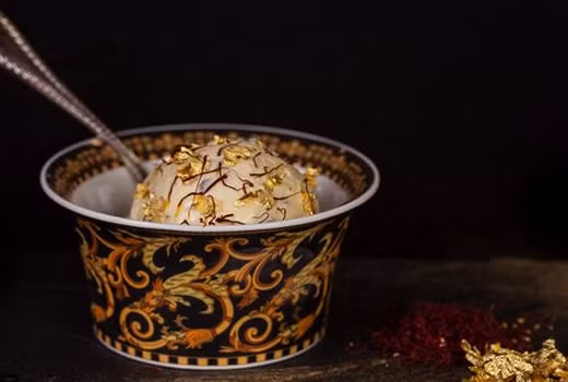 Ông Zubin Doshi tiết lộ rằng: "Trong cửa hàng còn rất nhiều loại kem khác với mức giá phải chăng hơn. Tuy nhiên, những khách hàng giàu có vẫn sẵn sàng chi tiền để thưởng thức cốc kem đặc biệt này vì nó thể hiện sự xa hoa của họ", ông Doshi chia sẻ.