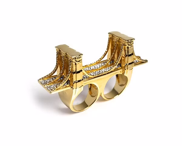 Những chiếc nhẫn trang sức của hãng Noir Jewelry có giá dao động từ 200 - 1000 USD.