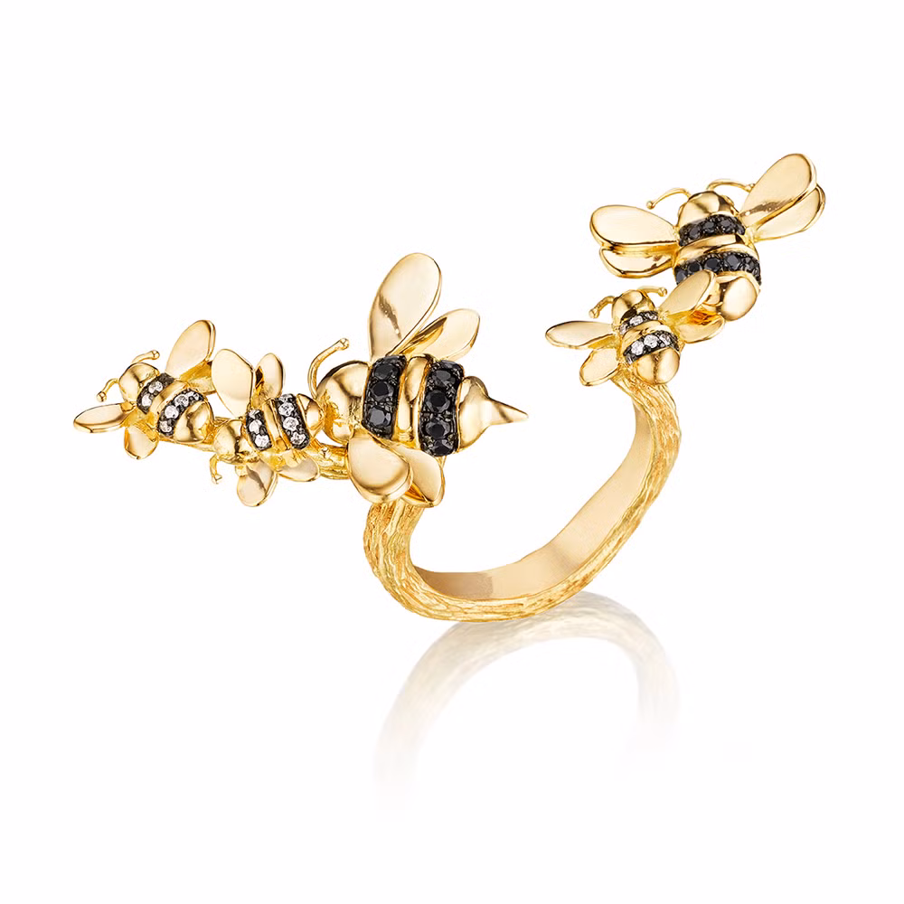 Nhẫn hình những chú ong chăm chỉ của hãng Mini So trị giá 177 triệu đồng.