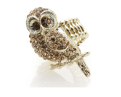 Nhẫn trang sức hình cú mèo.