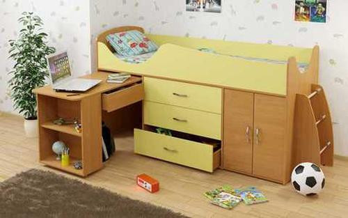 Chiếc giường này còn có cả một chiếc bàn làm việc có thể kéo ra hoặc thu gọn vào theo ý muốn của bạn.