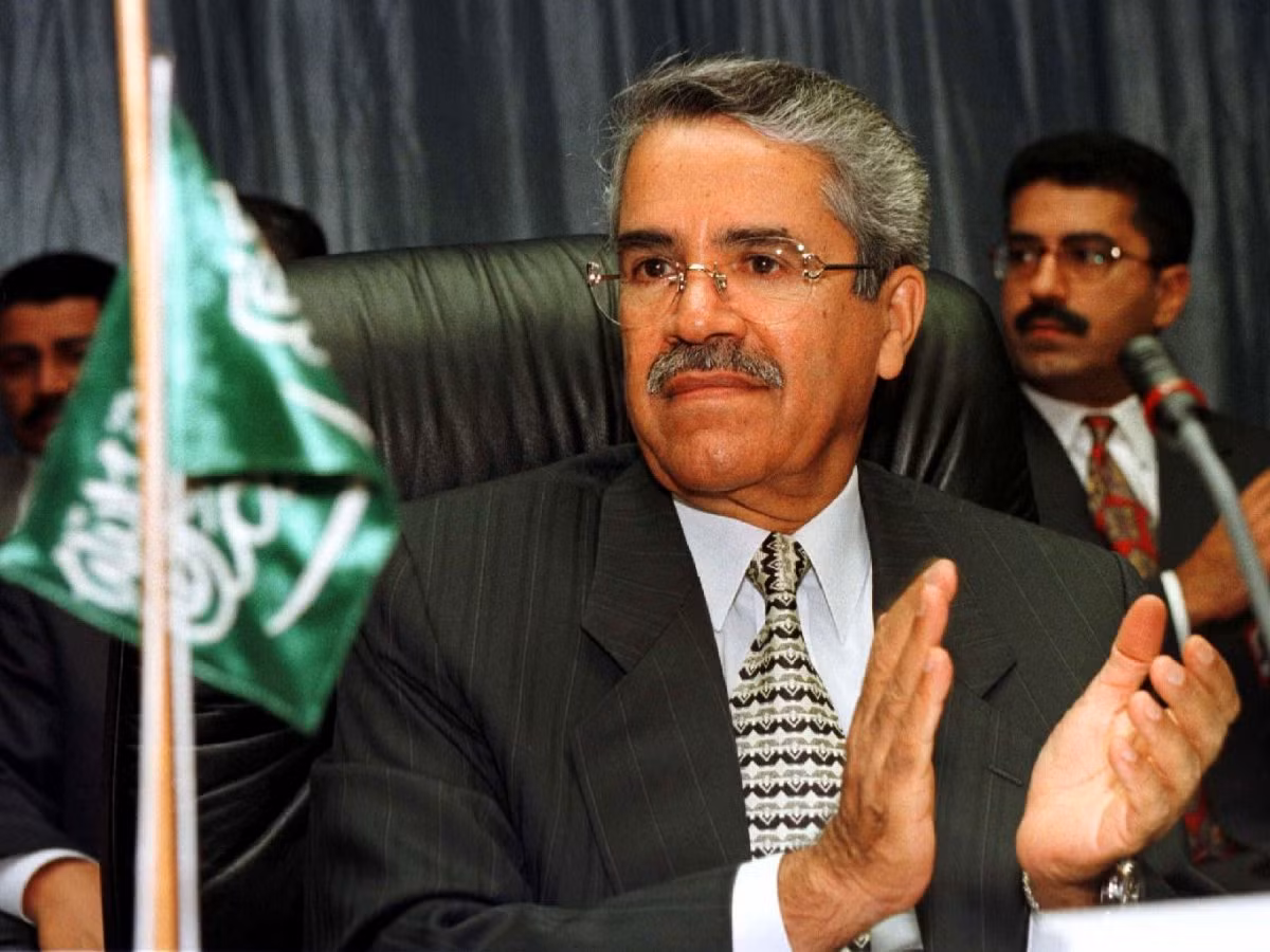 2. Arab Saudi với trữ lượng dầu thô là 268,4 tỷ thùng: Sản lượng dầu khai thác của Arab Saudi là nguồn thu nhập chính của quốc gia, chiếm 75% thu ngân sách và 90% giá trị xuất khẩu. Arab Saudi là một trong những nước xuất khẩu dầu mỏ lớn nhất và giữ vai trò chủ chốt trong OPEC.